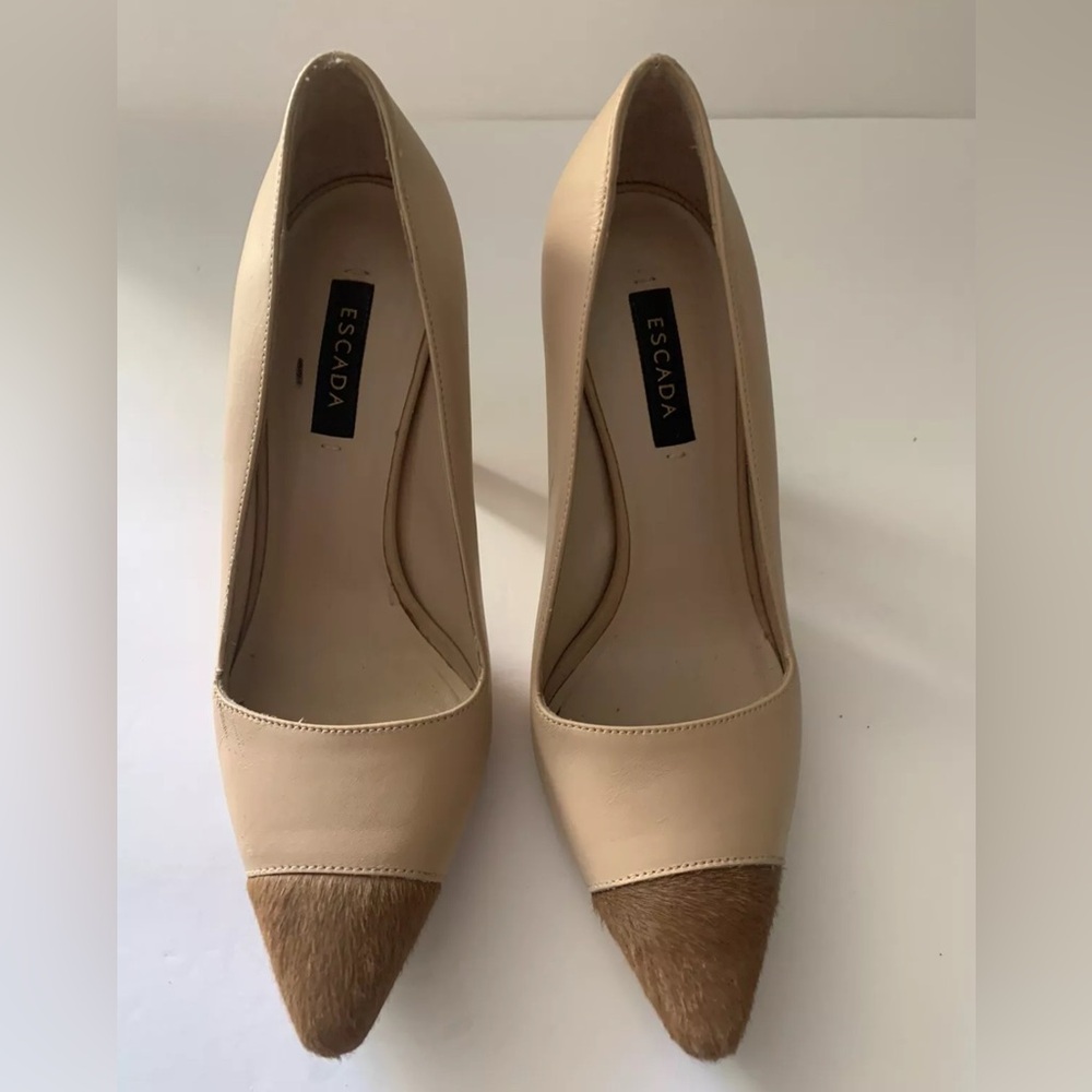 Escada leather pointed toe pump heel